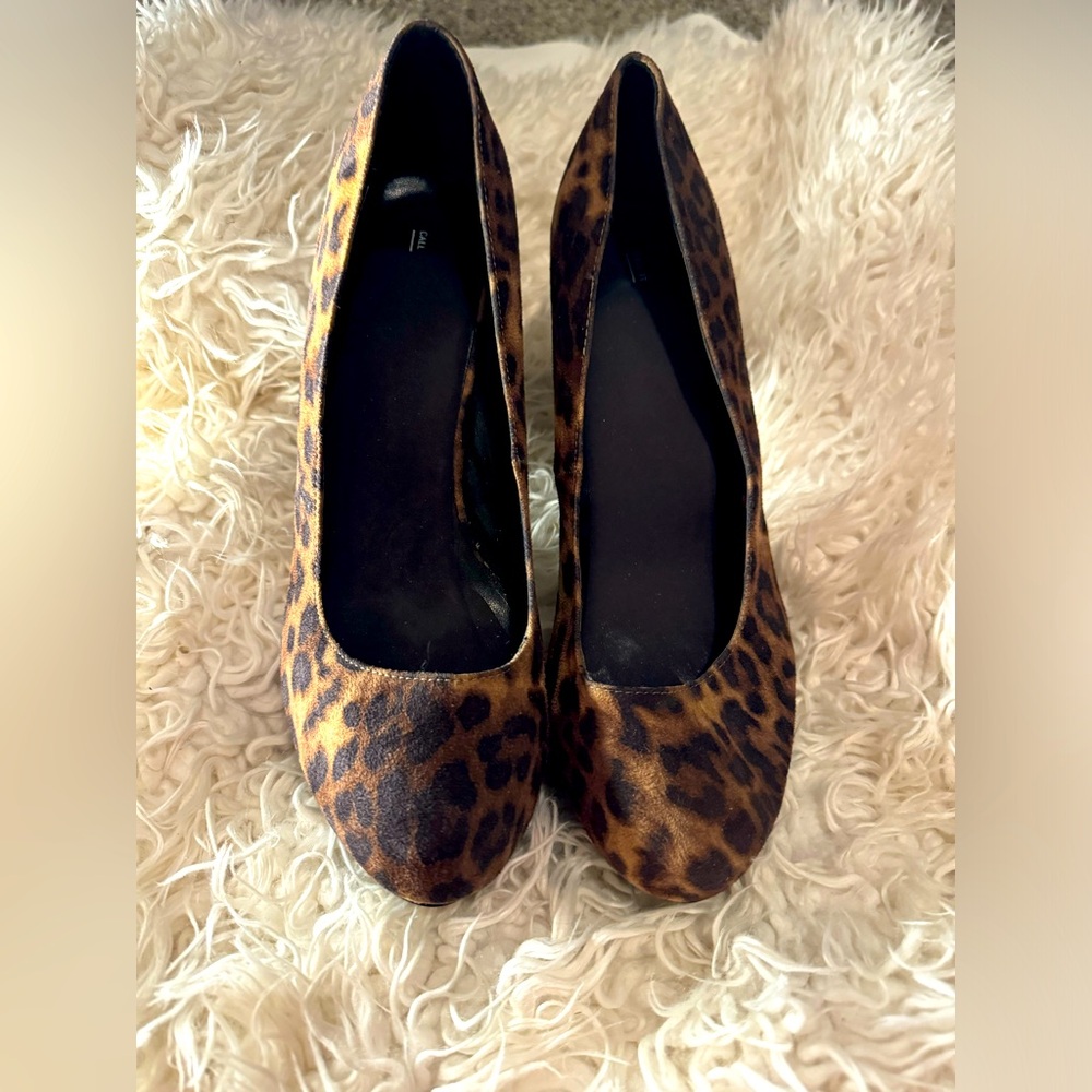 Cheetah Print  Gorgeous Sexy Platform Heels. Size 11M